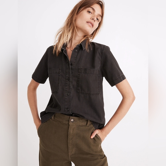 Madewell Tops - Madewell NWOT Women's Denim Short-Sleeve Button-Up Shirt in Lunar Wash